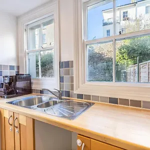 Apartment Victorian Flat Close To Station With Large Garden, Brighton